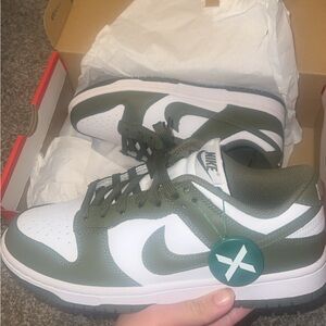Nike dunks size 8